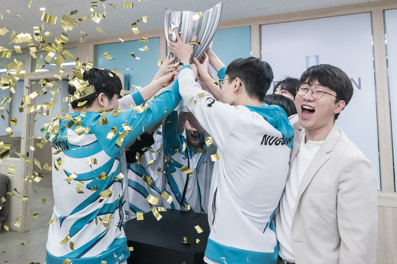 Damwon Gaming hoists the LCK trophy on Saturday. (Riot Games)