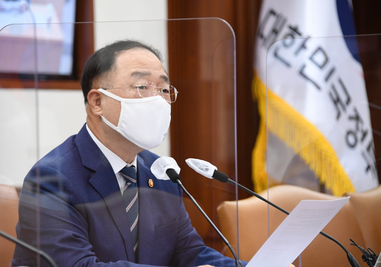 Deputy Prime Minister and Finance Minister Hong Nam-ki speaks in a meeting of economy-related ministers held Monday at Seoul Government Complex. (Yonhap)