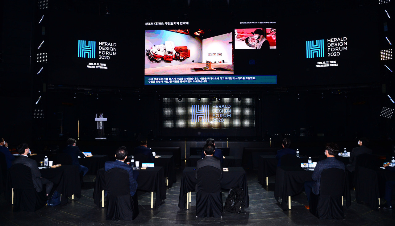 Artist Ron Arad delivers a keynote speech online during the Herald Design Forum in Incheon on Thursday. (Park Hae-mook/The Korea Herald)