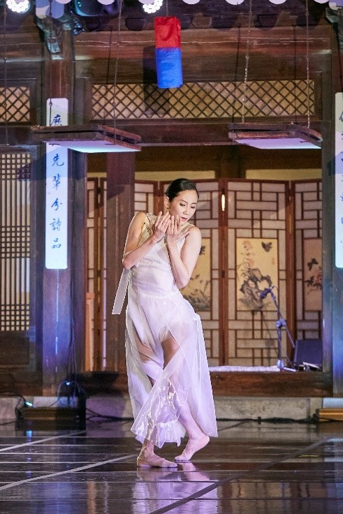 Ballerina Kim Ji-young will present a dance dedicated to her late mother as part of “Wishing Dance,” slated for Wednesday at the Seoul Arts Center in southern Seoul. (SIDance)