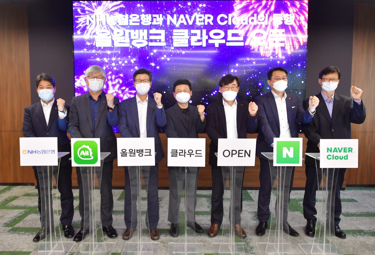 Lee Sang-rae (third from left), vice president of NH NongHyup Bank’s digital finance division, Naver Cloud Platform CEO Park Won-ki (fourth from left) and other executives pose for a photo during a ceremony to celebrate the new business partnership between the two companies, Friday at the NH Digital Innovation Campus in Seoul. (NH NongHyup Bank)