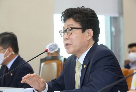 Cho Myung-rae, Minister of Environment (Yonhap)