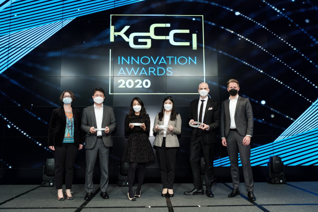 Winners of the 6th KGCCI Innovation Awards take a photo with Barbara Zollmann (far left), president & CEO of KGCCI, and Arne Kuper (far right), deputy head of the economics department from the German Embassy in Seoul, during a ceremony on Friday. (KGCCI)
