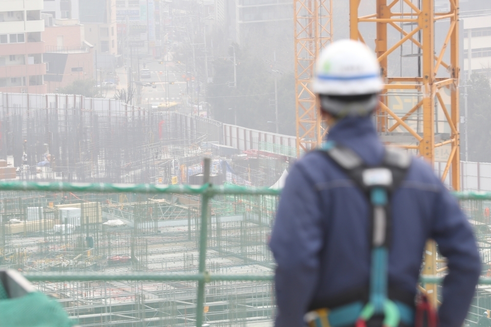 This file photo shows an unidentified worker at a construction site. (Yonhap)