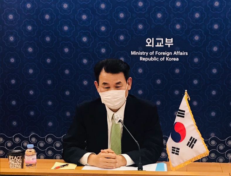 Jeong Eun-bo, South Korea`s chief negotiator for defense cost sharing with the United States, speaks via video link to his U.S. counterpart, Donna Welton, in Seoul on Monday. (Ministry of Foreign Affairs)