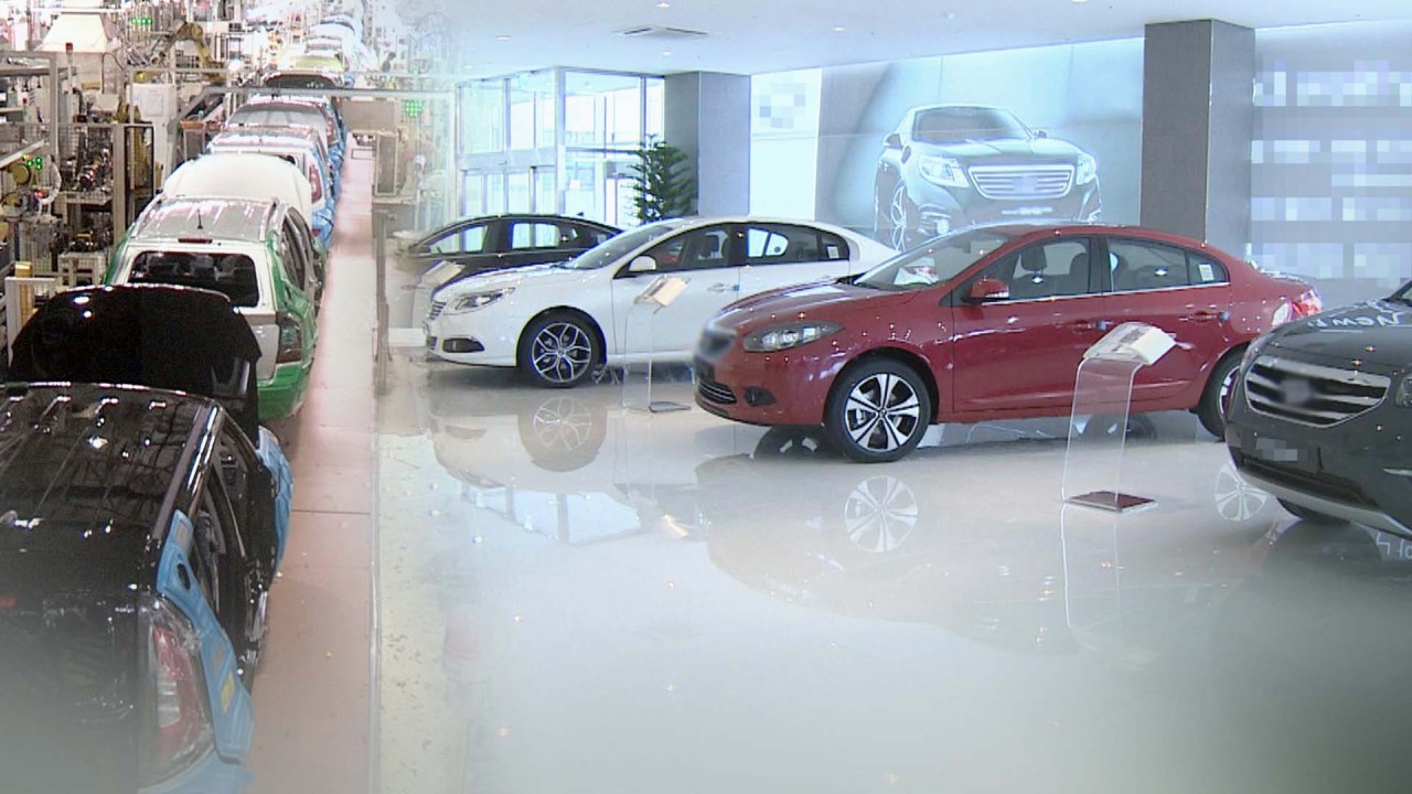The picture shows new automobiles manufactured in a factory or displayed at a showroom. (Yonhap)