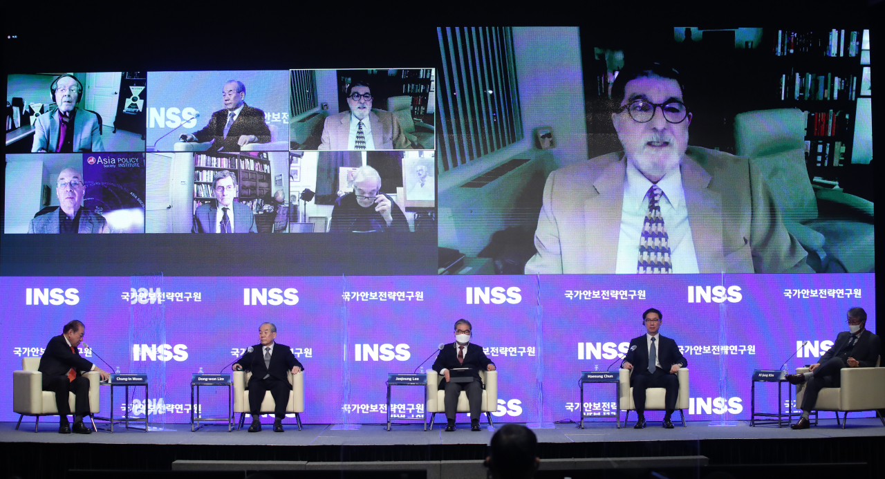 Experts in US and South Korea discuss during a forum organized by the state-run think tank the Institute for National Security Strategy on Wednesday in Seoul. (Yonhap)