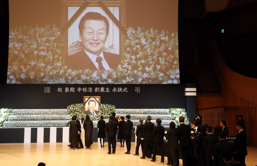 A funeral ceremony for Shin Kyuk-ho, the late founder and honorary chairman of South Korea's Lotte Group (Yonhap)