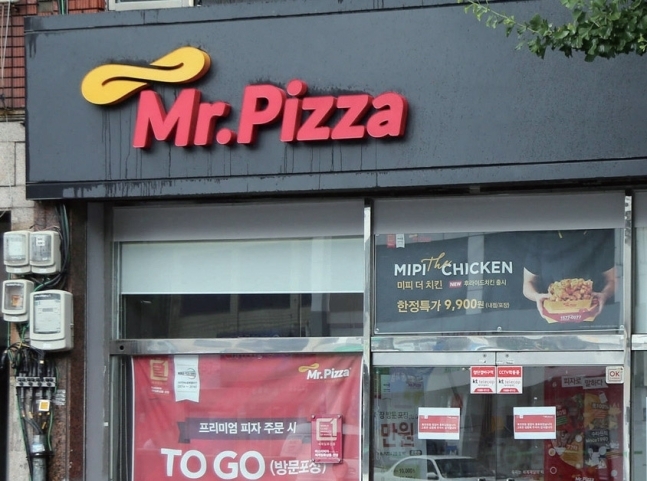 An exterior view of a Mr. Pizza restaurant (Yonhap)