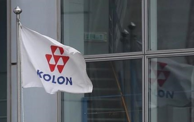 The corporate flag of Kolon Group at the group headquarters in Gwacheon, south of Seoul, on Jan. 6, 2020 (Yonhap)