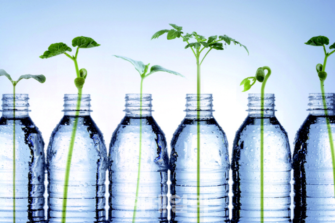 Plastic bottles are made of SK Chemicals' bio plastic Ecozen. (SK Chemicals)
