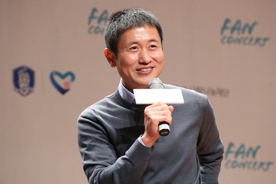 This file photo from Dec. 20, 2019, shows former South Korean football star Lee Young-yo at a charity meet-and-greet hosted by the Korea Football Association's Football-Love Sharing Foundation in Seoul. (Yonhap)