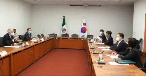 This photo provided by the South Korean foreign ministry shows Deputy Foreign Minister Kim Gunn (2nd from R) attending a meeting with Mexican foreign ministry officials to discuss ways to enhance post-coronavirus economic cooperation between the two countries during his visit to Mexico from Oct. 19-21, 2020. (Ministry of Foreign Affairs)