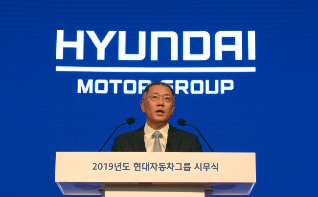 Hyundai Motor Group Chairman Chung Euisun introduces the carmaker’s new year plan in Seoul on Jan. 2. (Hyundai Motor)