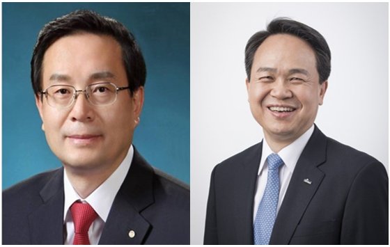 (From left) Woori Financial Group Chairman Sohn Tae-seung and Shinhan Bank CEO Jin Ok-dong