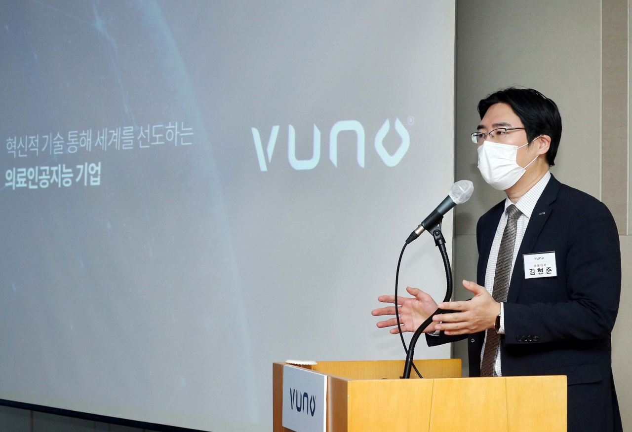 Vuno CEO Kim Hyun-joon introduces the company’s IPO strategy to reporters on Monday at 63 Square in Yeouido, Seoul. (Vuno)