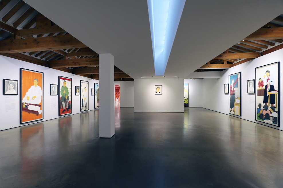 Installation view of “Women of Resistance, Becoming Historic -- Portraits of 14 Female Independence Activists Who Quaked History” (Hakgojae Gallery)