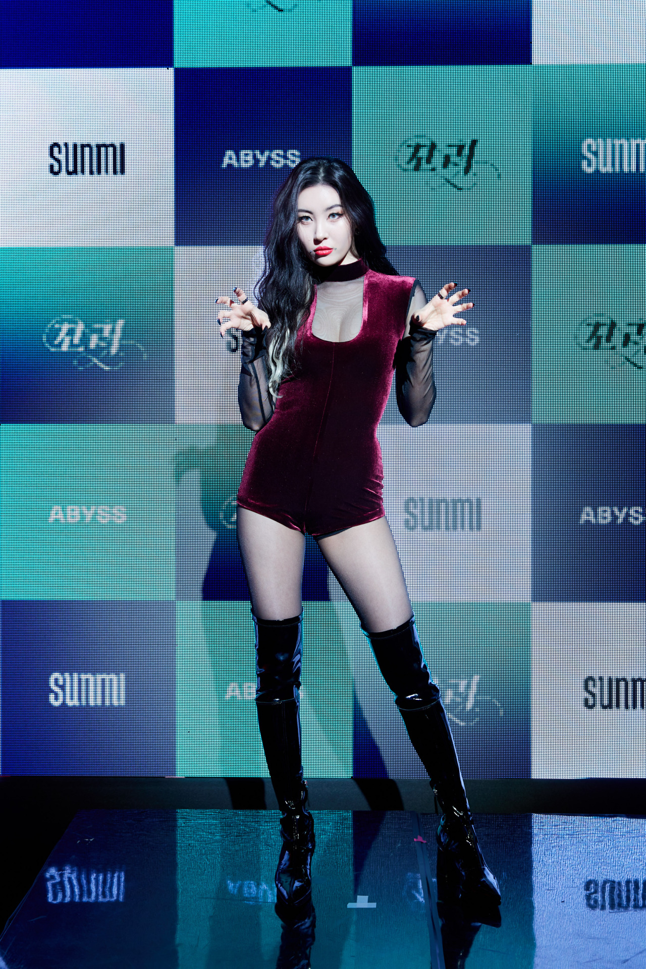 Sunmi poses for picture before press conference conducted in Seoul on Tuesday. (Abyss Company)
