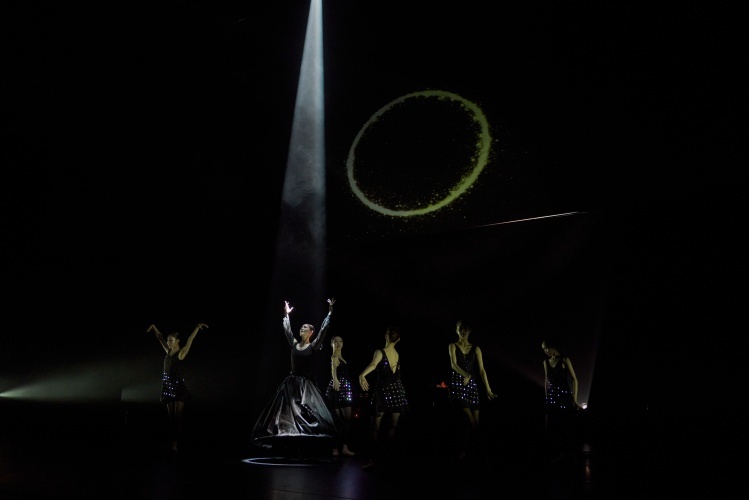 Ballerina Kim Joo-won and other dancers perform in “Dear Luna.” (Kim Si-hoon/TIMF)
