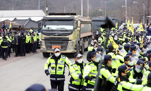 Vehicles transport equipment to the site of the Terminal High Altitude Area Defense (THAAD) base in the town of Seongju, about 220 km south of Seoul, on Feb. 25, 2021, as riot police strengthen security against a group of residents and activists opposing the installation of the missile defense system. (Yonhap)