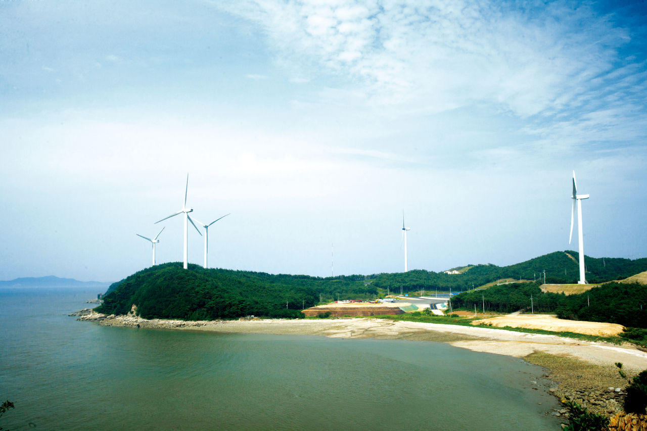 GS E&C operates a wind turbine localization and commercialization complex in Yeongheung, Incheon. (GS E&C)