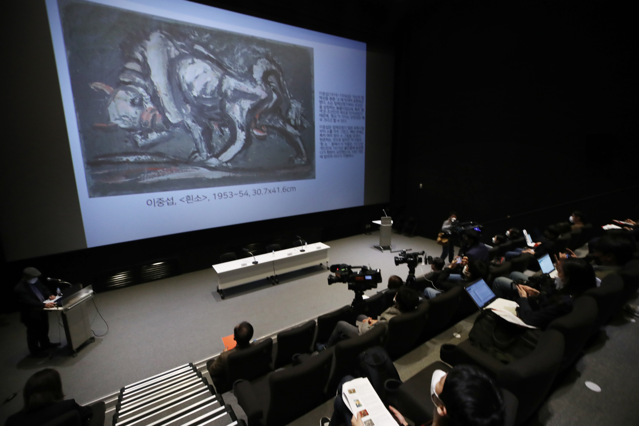 Youn Bum-mo, the director of the MMCA speaks at a press event held at the Seoul branch of the museum in Samcheong-dong, central Seoul on May 7, 2021. (Yonhap)