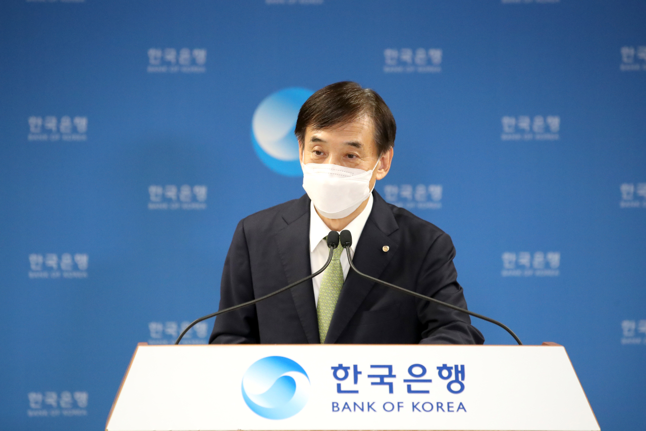 The Bank of Korea Gov. Lee Ju-yeol speaks in a press conference after a monetary policy committee held in the central bank's headquarters in Seoul. (Yonhap)
