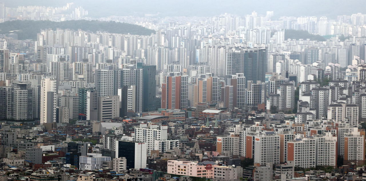 A view of apartment buildings from Namsan Park, one of the largest parks in Seoul, in April (Yonhap)