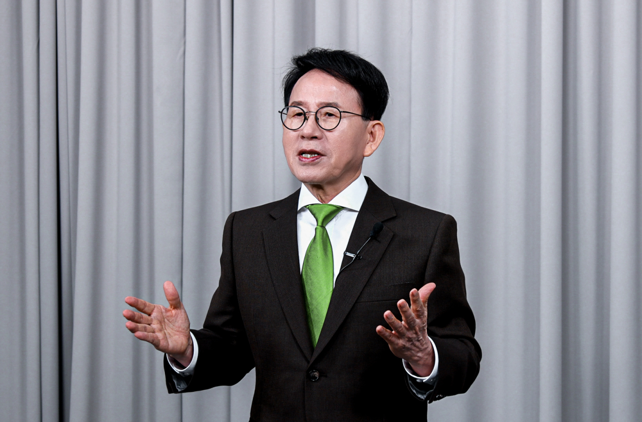 Min Byoung-chul, founder of the Sunfull Internet Peace Movement and an endowed-chair professor at Chung-Ang University, is scheduled to present his ideas regarding cyberbullying at the Asian Leadership Conference slated for July 1. (Sunfull Foundation)