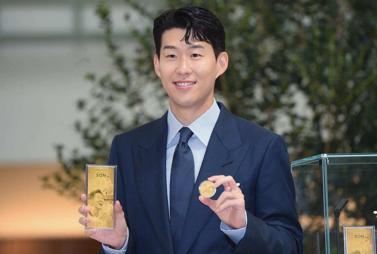 Tottenham Hotspur's forward Son Heung-min poses for a photo during a publicity event in Seoul on Monday, to mark the launch of commemorative medals bearing images of Son that Korea Minting, Security Printing & ID Card Operating Corp. has made. (Yonhap)