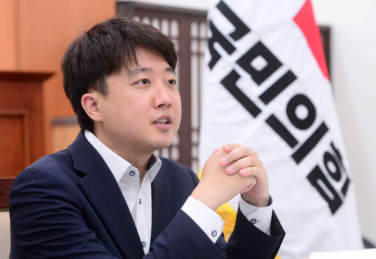 Южнокорейская оппозиция. Оппозиционная партия Южной Кореи. Корея Лидер сок. Молодые корейские Лидеры. Ли Санг.