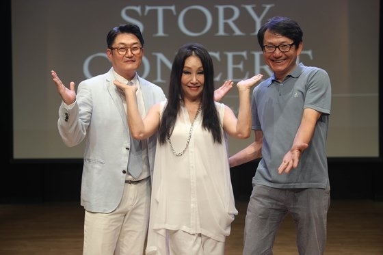 From left: Singers Kim Hyun-chul, Han Young-ae and Kim Chang-ki pose for photos at an online press event held Monday in central Seoul. (Sound Friends)