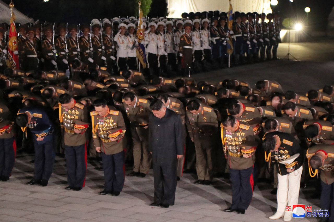 North Korean leader Kim Jong-un (center) pays respects to fallen soldiers from the 1950-53 Korean War during his visit to the Fatherland Liberation War Martyr`s Cemetery in Pyongyang on Tuesday. (KCNA-Yonhap)
