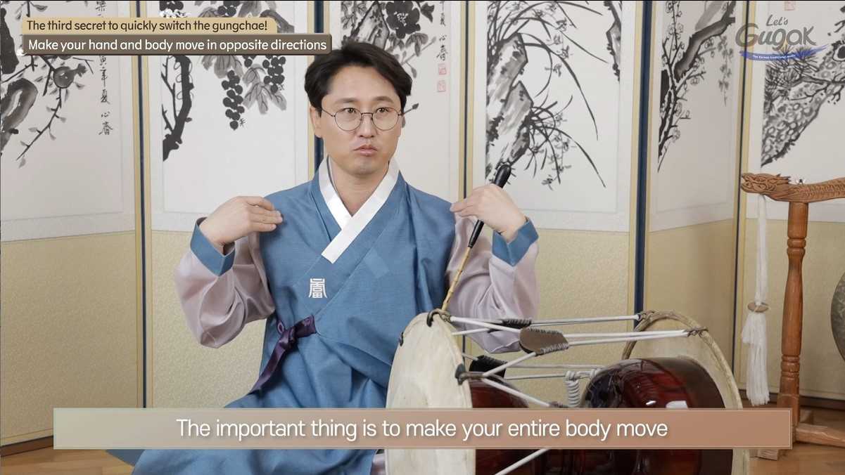 Yeon Jae-ho from the National Orchestra of Korea gives instruction on how to play janggu, an hourglass-shaped drum. (National Theater of Korea)