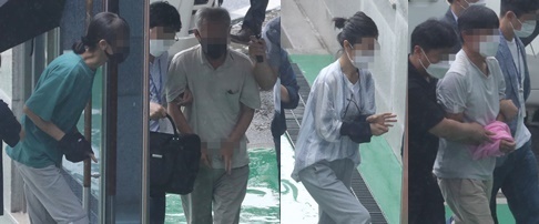 This Aug. 2, 2021, file photo shows four South Korean activists entering the Cheongju District Court, about 140 kilometers south of Seoul, to attend an arrest warrant hearing for allegedly taking orders from North Korea to stage anti-weapons protests. (Yonhap)