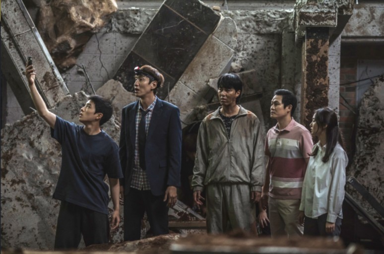 Disaster-comedy 'Sinkhole' sets opening-day record for S. Korean movie ...