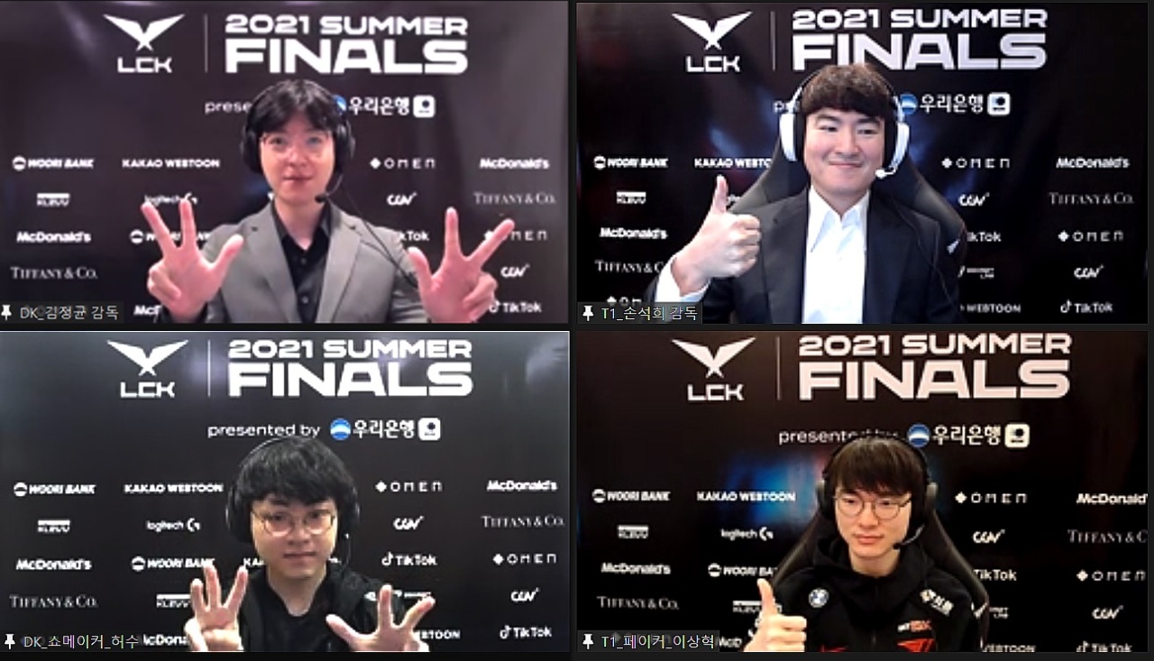 (Clockwise from top left) Coach Kim “kkOma” Jeong-gyun of Damwon Kia, coach Son “Stardust” Seok-hee of T1, Lee “Faker” Sang-hyeok and Heo “Showmaker” Su attend an online press conference Tuesday. (LCK)