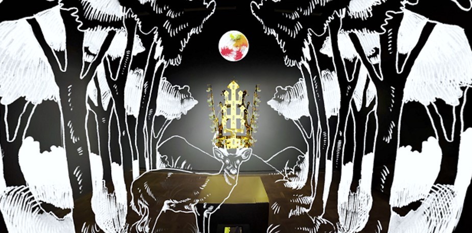 A screen shot of “MMCA VR” that introduces “Moonlight Crown_Silla Gold Crown” by Yee Sook-yung in English (MMCA)