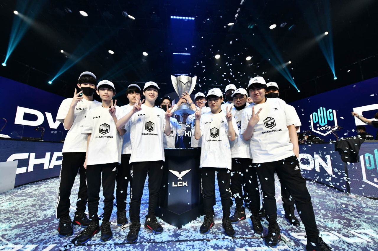 Damwon Kia poses for a photo after winning against T1 3-1 on Saturday. (LCK)