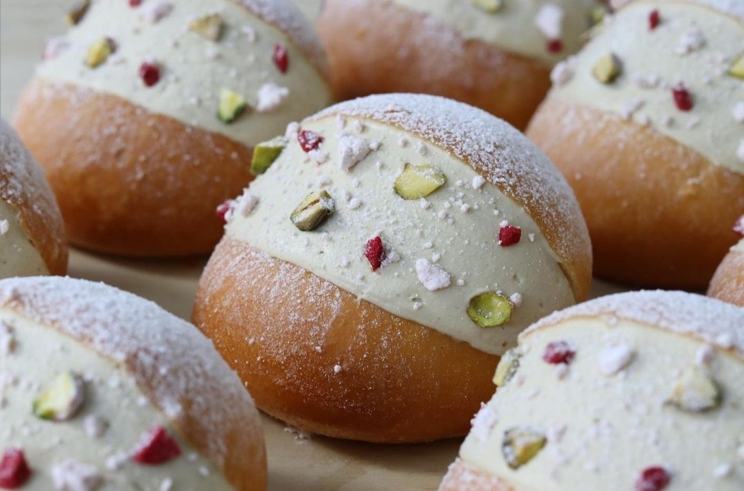 At Punto Dolce, the classic cream-filled brioche called maritozzo is amped up with pistachio paste. (Photo credit: Soojoo Kim)
