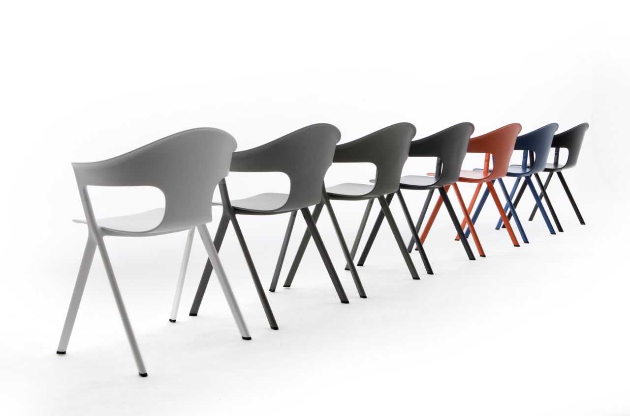 Designed by Benjamin Hubert, “AXYL chair” is produced with a recycled aluminium frame (LAYER)