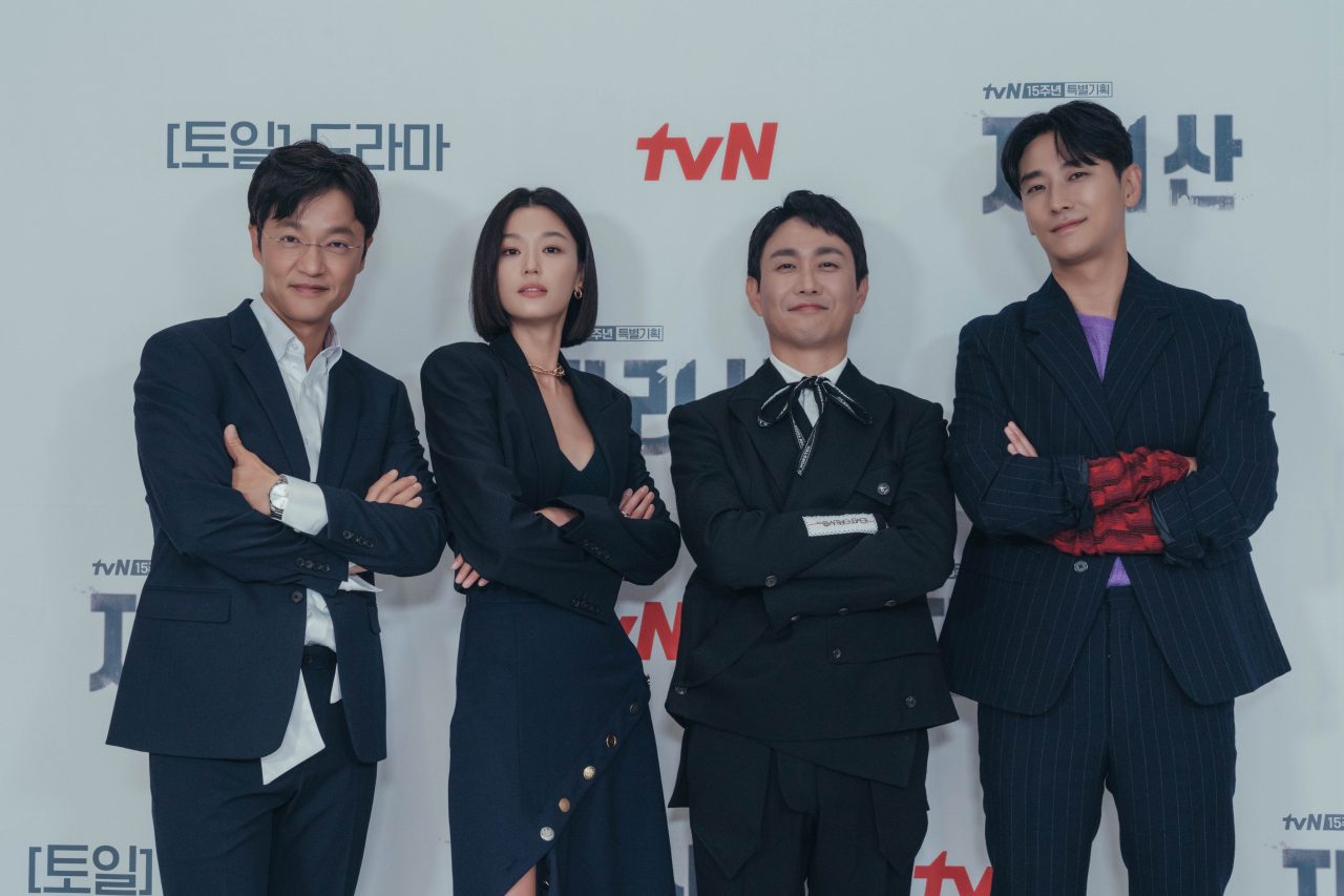 From left: Actors Cho Han-cheul, Jun Ji-hyun, Oh Jung-se and Ju Ji-hoon pose for photos after an online press conference Wednesday. (tvN)