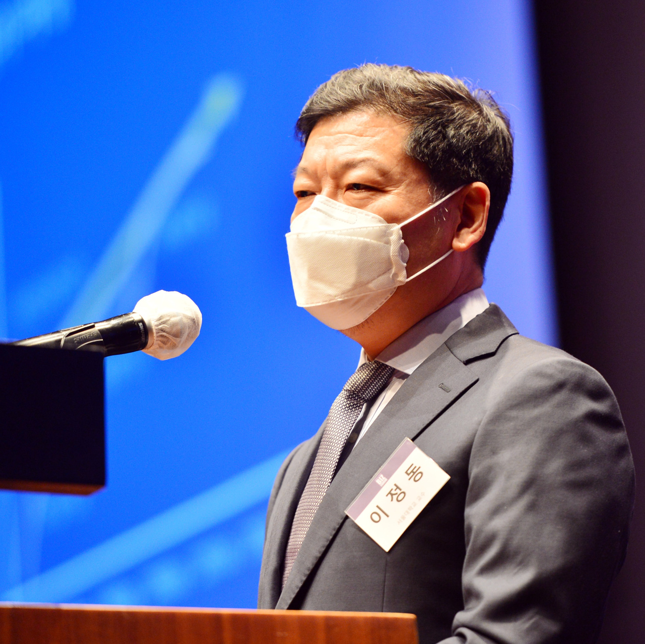 Professor Lee Jeong-dong of Seoul National University gives a keynote speech at this year’s the Korea Herald Biz Forum held at the Shilla Seoul on Tuesday. (Park Hyun-koo/The Korea Herald)