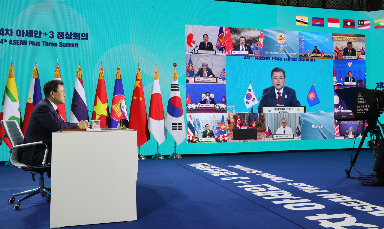 South Korean President Moon Jae-in speaks via videoconference during a virtual summit with the leaders of the ASEAN, China and Japan at Cheong Wa Dae in Seoul on Wednesday. (Yonhap)