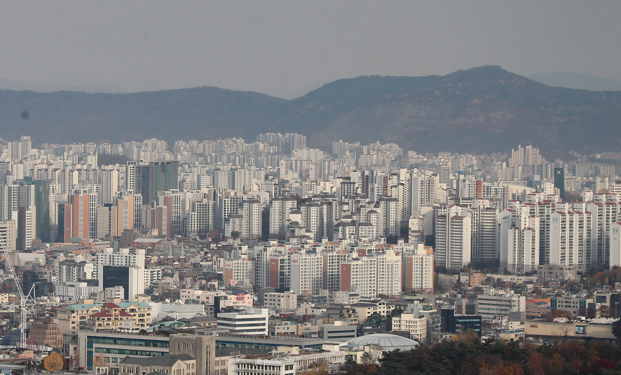 This photo, taken last Monday, shows apartment buildings in Seoul. (Yonhap)