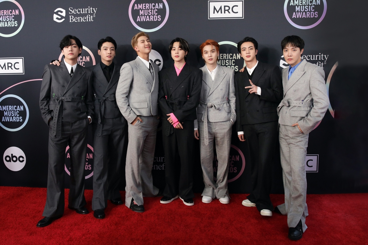 K-pop boy band BTS poses for a photo on the red carpet at the American Music Awards held at Microsoft Theater in Los Angeles on Sunday (US time). (Big Hit Music)