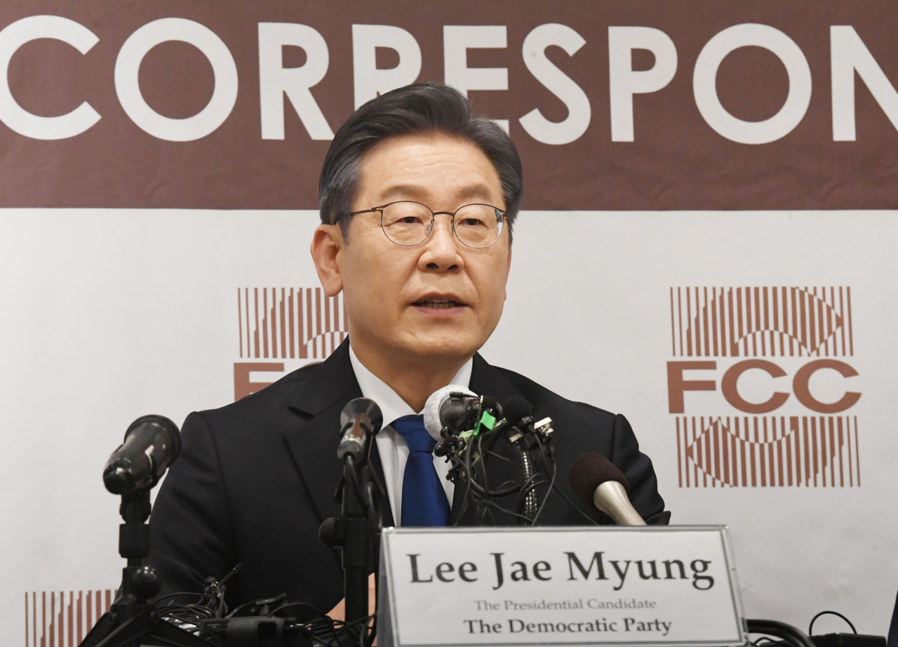 더불어민주당 이재명 대선후보가 25일 서울 종로구 프레스센터에서 열린 외신기자들과의 회의에서 발언하고 있다.  (연합)