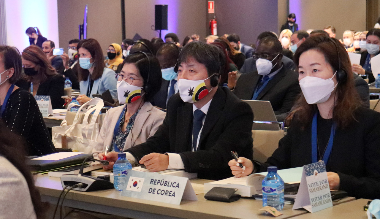 Kim Jung-bae (center), second vice minister at the Culture Ministry, at the 24th UN World Tourism Organization General Assembly, held in Madrid on Thursday (Culture Ministry)