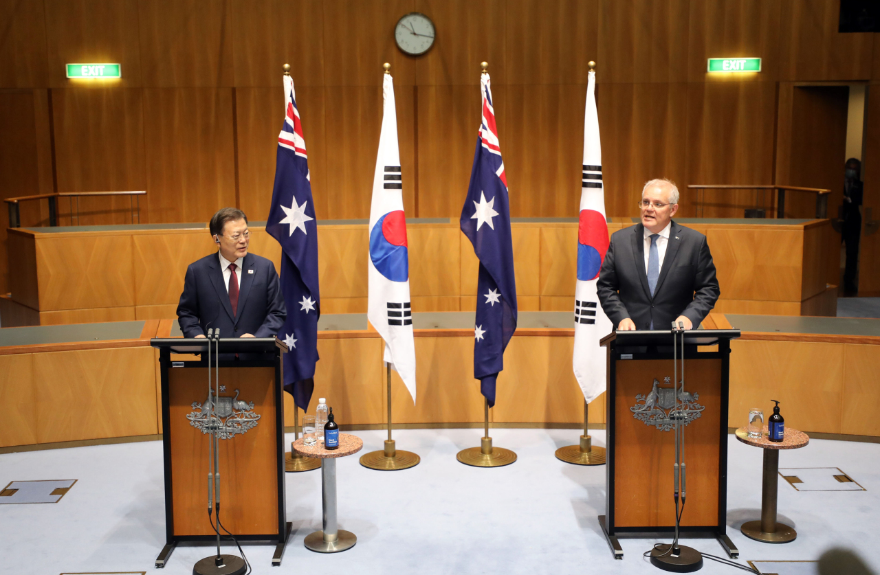 President Moon Jae-in and Australian Prime Minister Scott Morrison.hold a press conference for the leaders of South Korea-Australia held at the Supreme Council room in Canberra’s National Assembly building on Monday. (Yonhap)