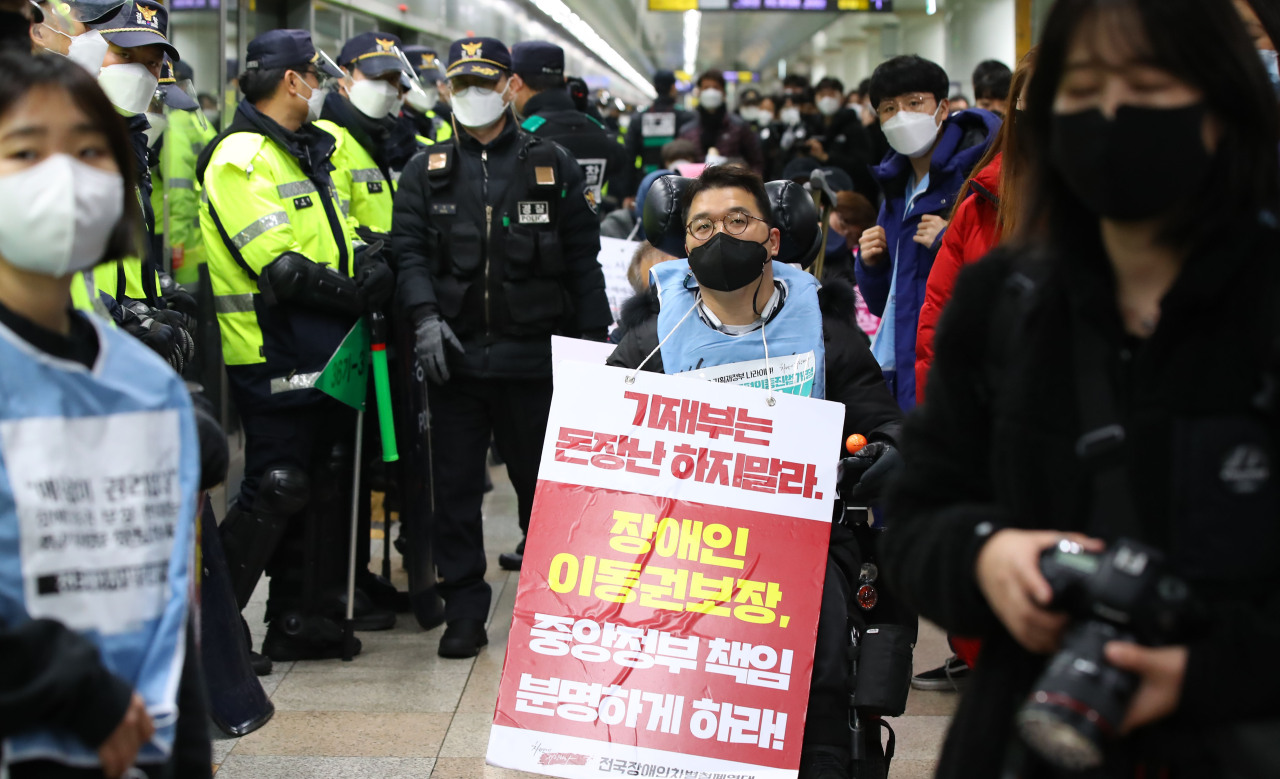 Members of the group Solidarity Against Disability Discrimination stage a demonstration to call for mobility rights of the disabled at Gwanghwamun Station in Seoul, Monday. (Yonhap)